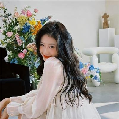 伴游女王
